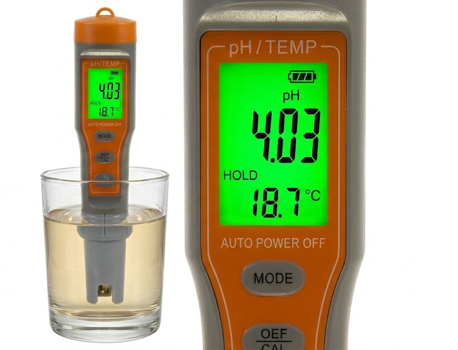 pH meter a teplomer digitálny